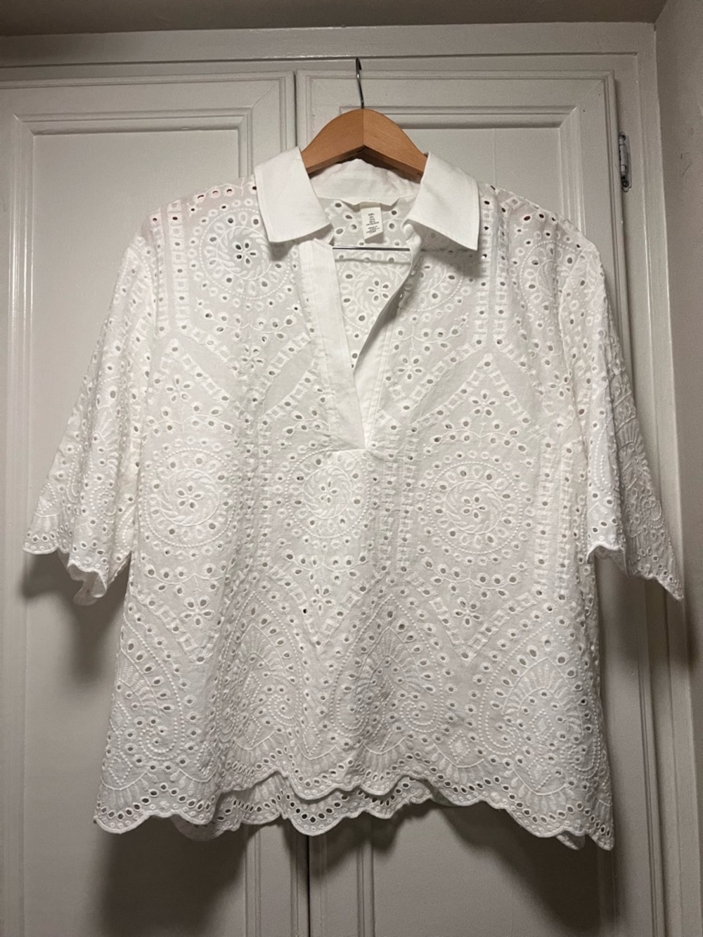 H&M Eyelet Embroidered White Blouse Scalloped Hem Collar Relaxed Dainty Sz Large
